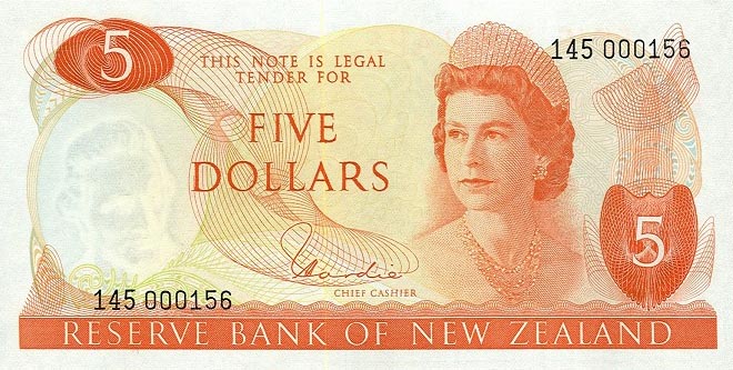 Front of New Zealand p165d: 5 Dollars from 1977